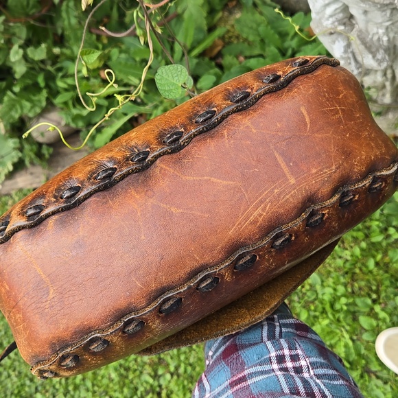 VINTAGE 60s Boho Hand tooled Cowhide Leather Shoulder bag - Picture 11 of 16